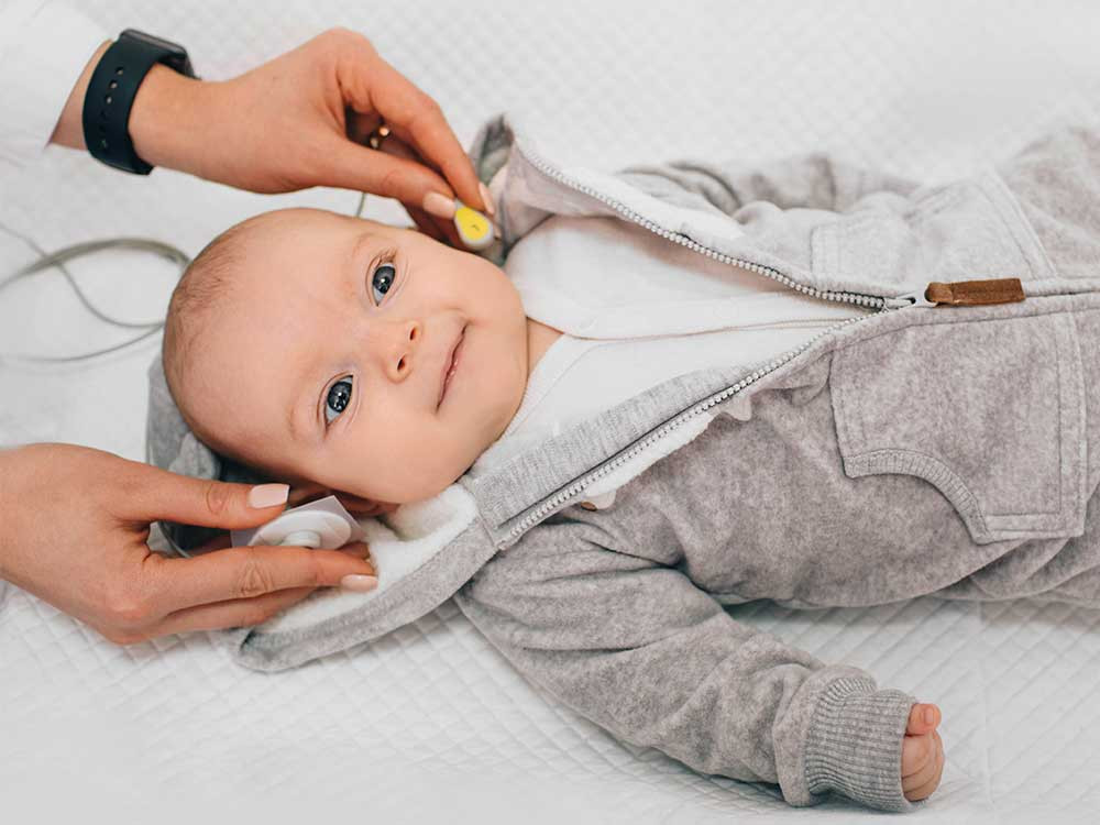 Hörtest beim Baby