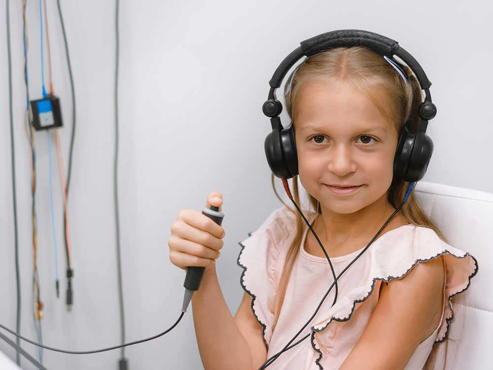 Mädchen mit Kopfhörern
